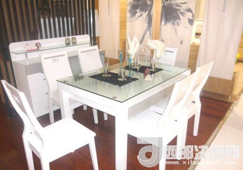 喜歡白色餐桌 但椅子該如何搭配？