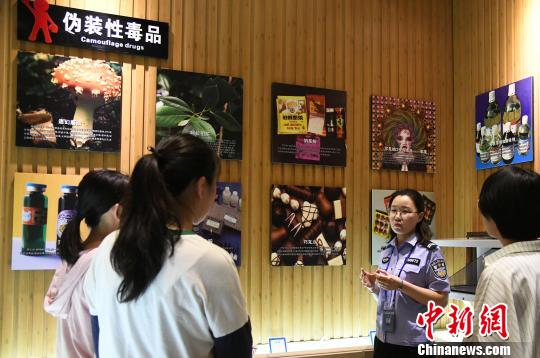 山西省司法行政戒毒系統(tǒng)積極面向社會開展禁毒警示教育?！　　⊥踅ㄜ?攝