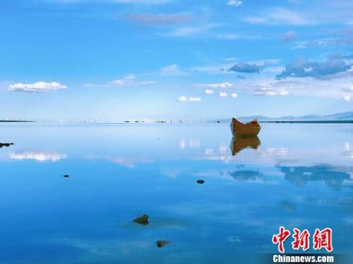  資料圖：“天空之鏡”茶卡鹽湖?！埨ぁz