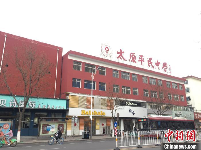 所有師生實行“日報告”“零報告”制度，確保開學(xué)后校園衛(wèi)生安全?！「呷鸱?攝