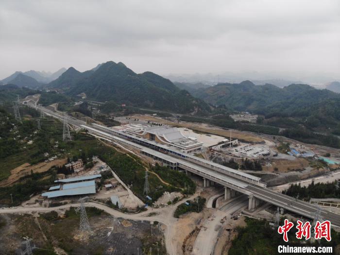 貴州省首條城際高速鐵路——安六鐵路開(kāi)始聯(lián)調(diào)聯(lián)試。中國(guó)鐵路成都局集團(tuán)公司供圖