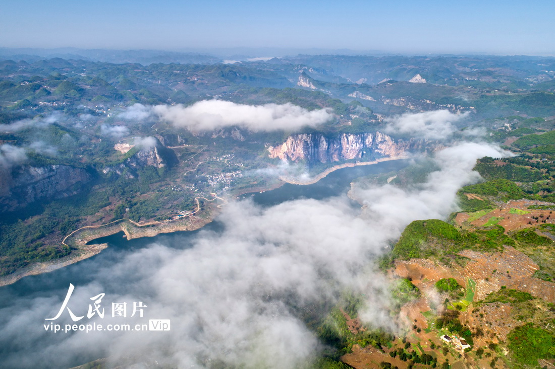 2022年4月3日拍攝的貴州省黔西市新仁苗族鄉(xiāng)境內(nèi)的烏江一級支流六沖河。